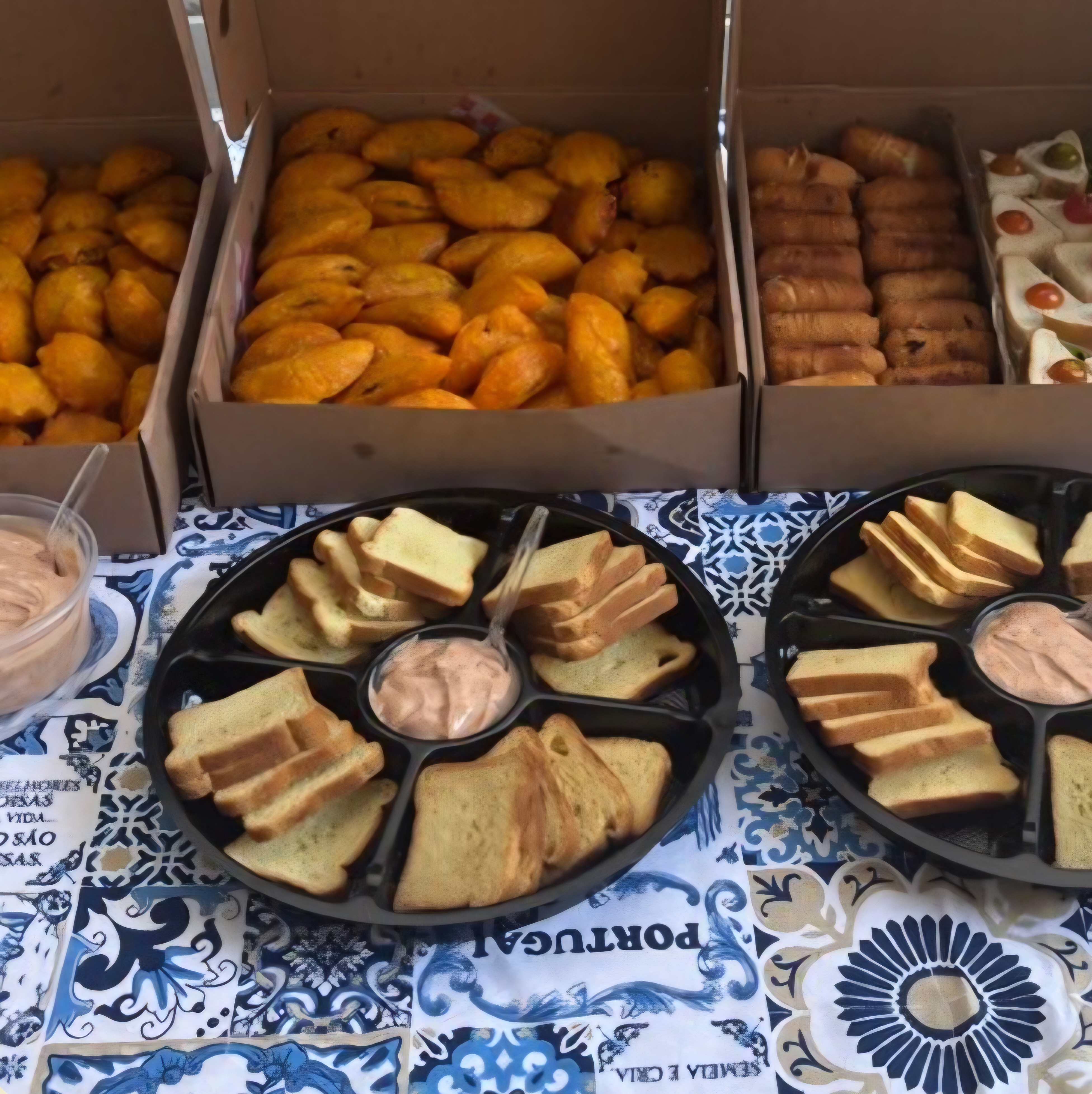 Caja Pa' Picar Pequeña Deli Snacks